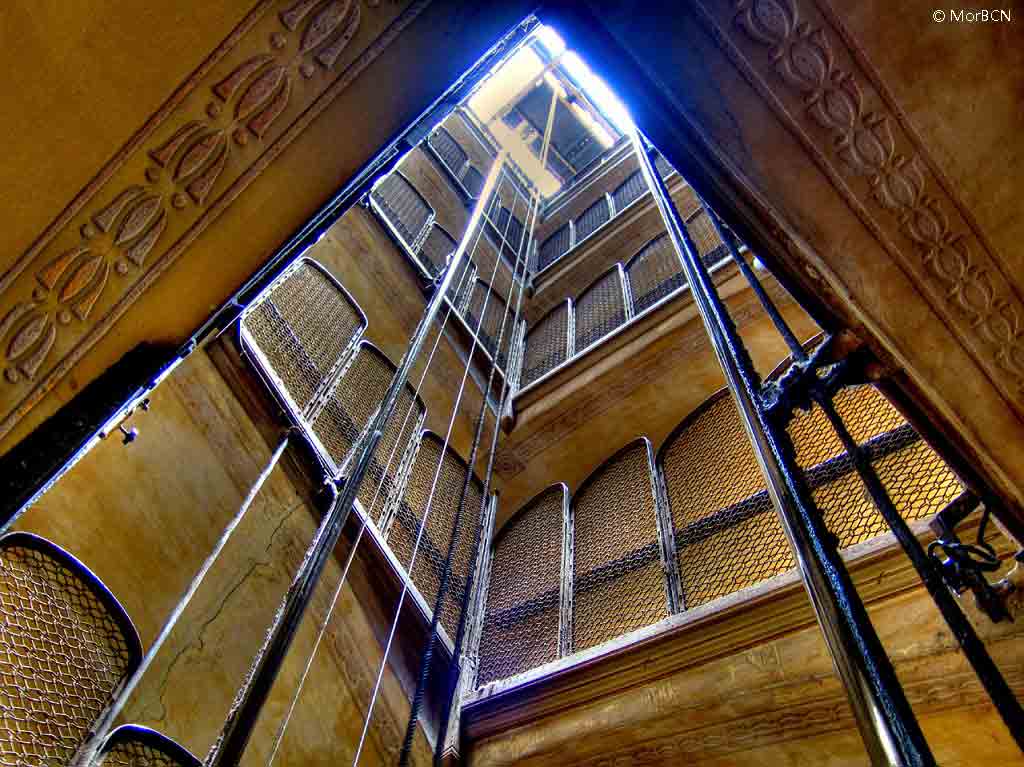 barcelona-ascensores-modernistas-patio