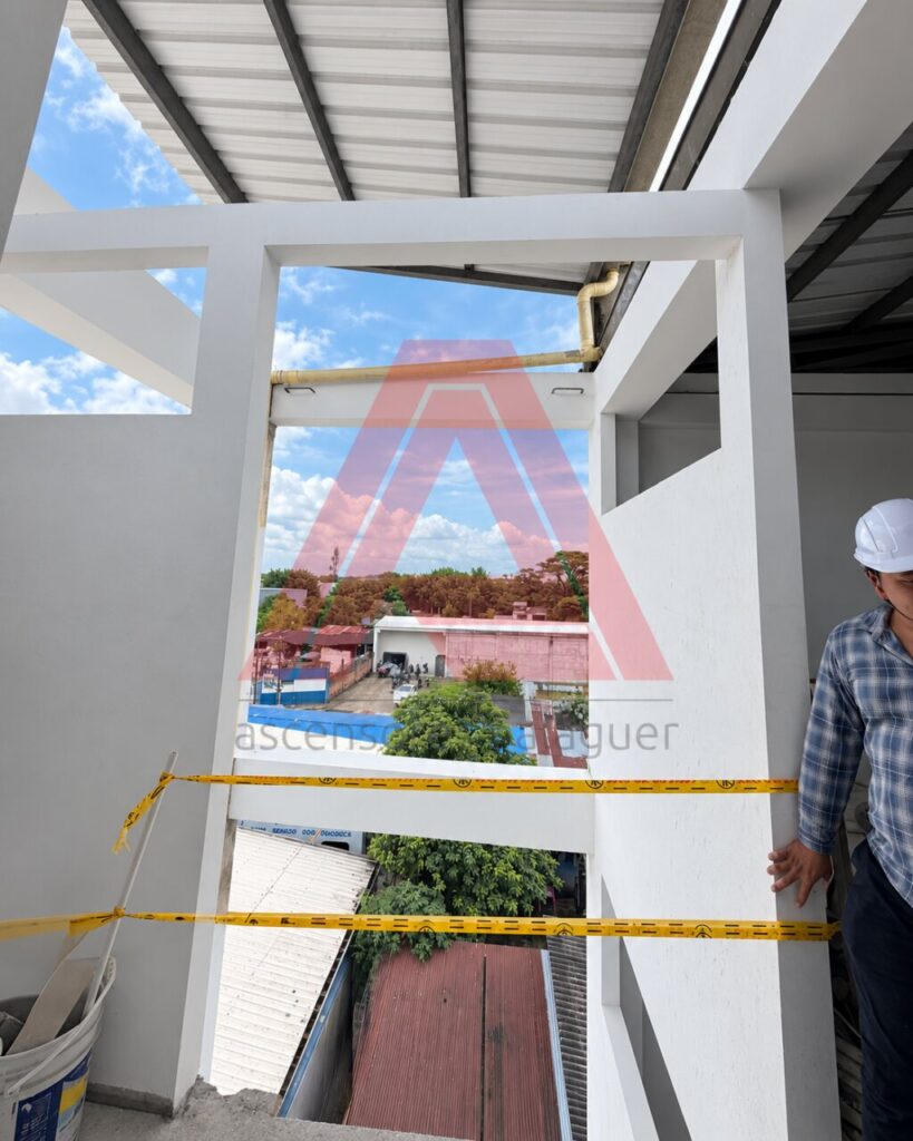 Hueco de ascensor en construcción dentro de una obra