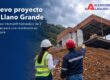 Ingeniera y técnico de Ascensores Balaguer frente a la residencia en construcción de Llano Grande donde se instalará un ascensor Homelift